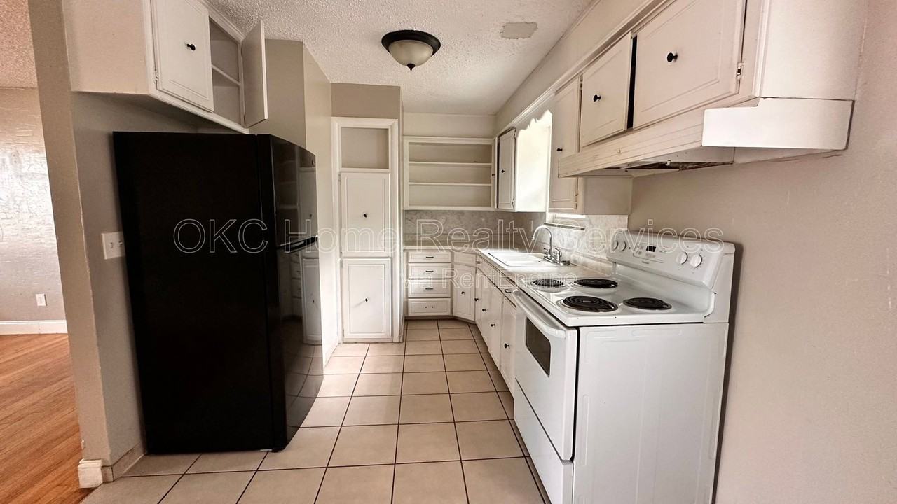 6808 Nw 59th St - Photo 5 of 25