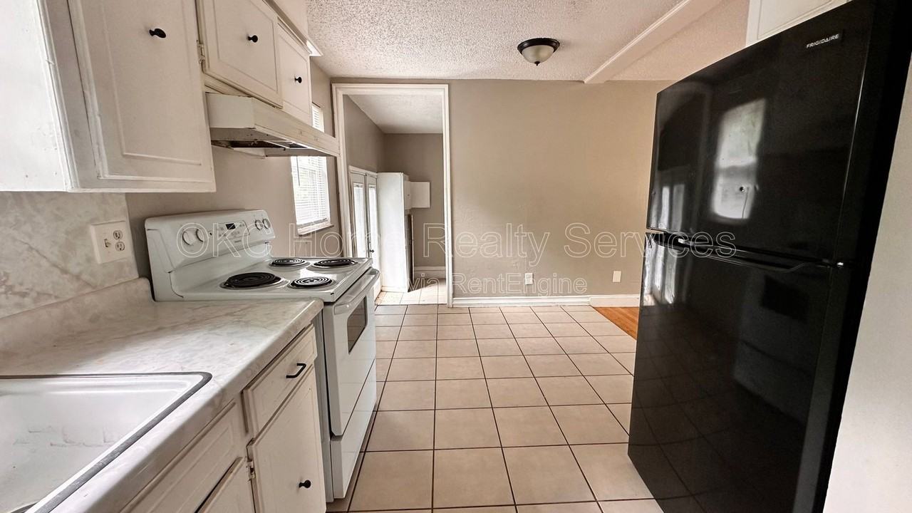 6808 Nw 59th St - Photo 6 of 25
