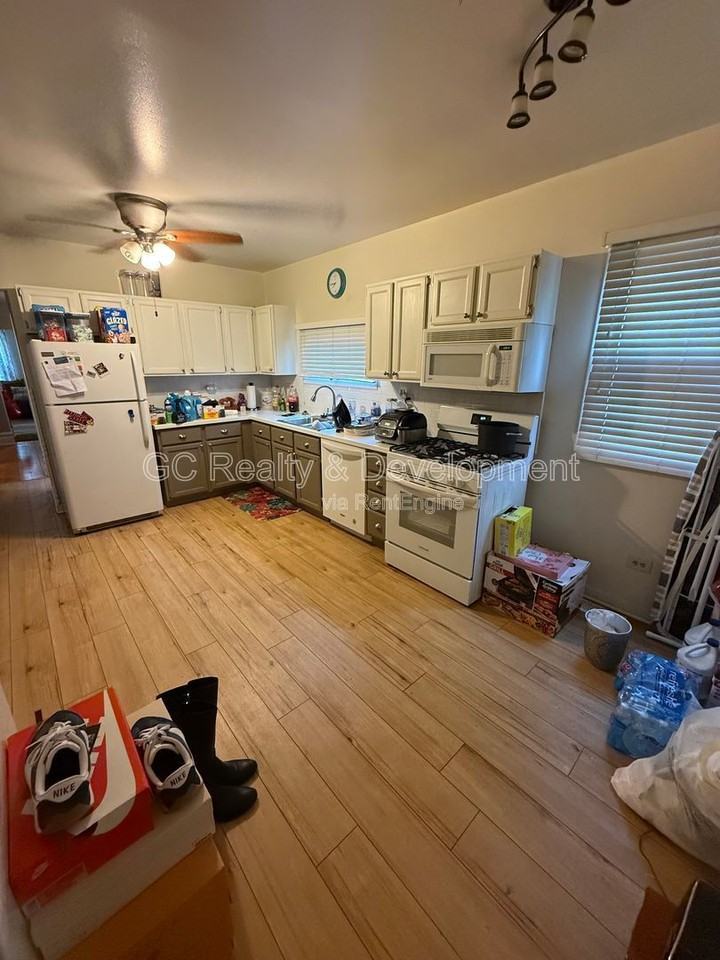 111 Des Plaines Ave #B - Photo 6 of 12