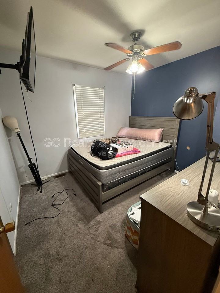 111 Des Plaines Ave #B - Photo 7 of 12