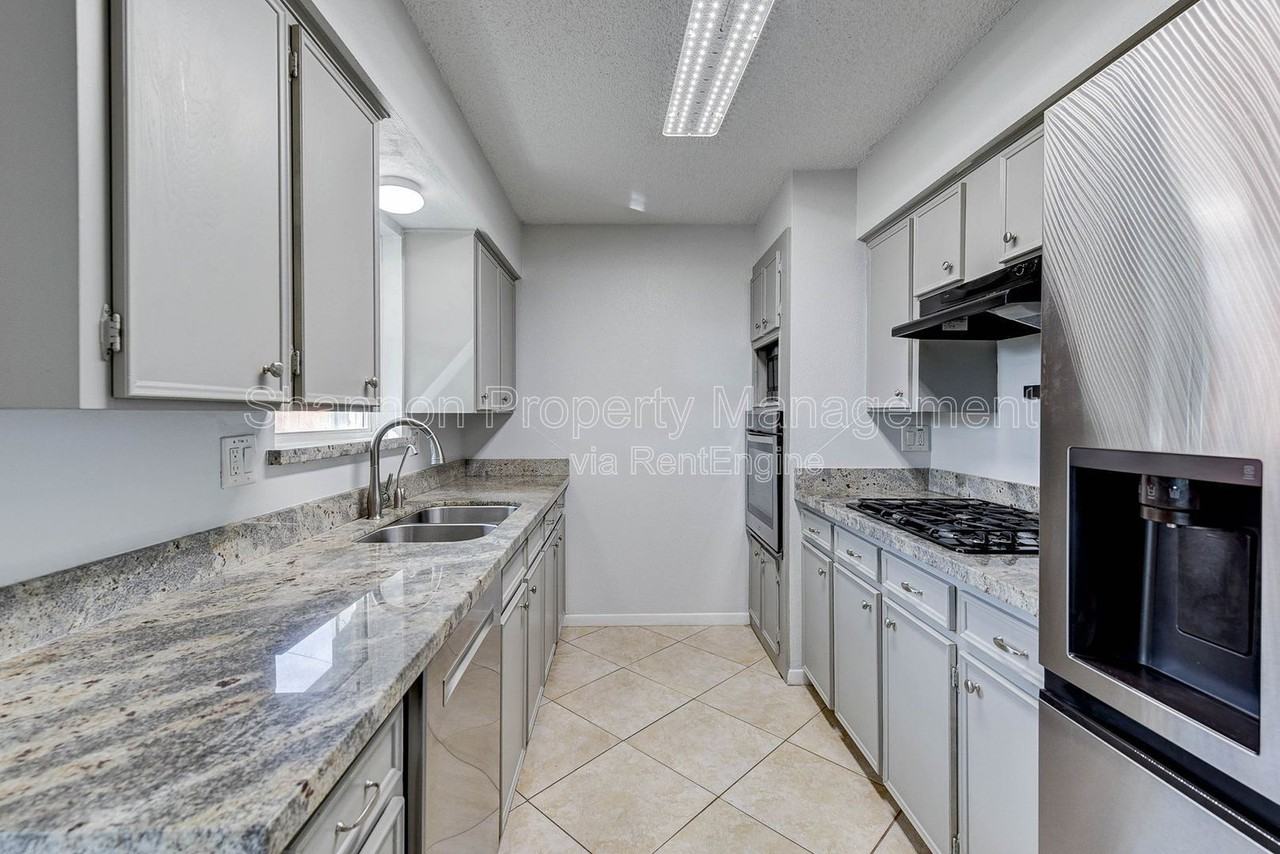 5911 Chrystell Ln - Photo 6 of 28