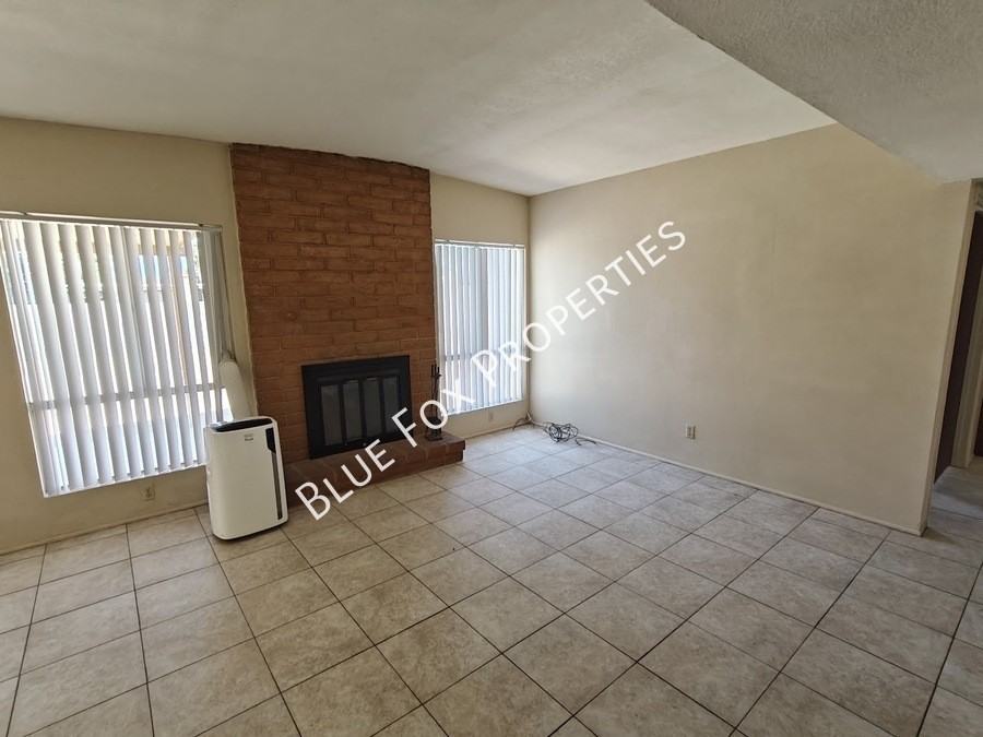 2618 S Camino Seco - Photo 7 of 31