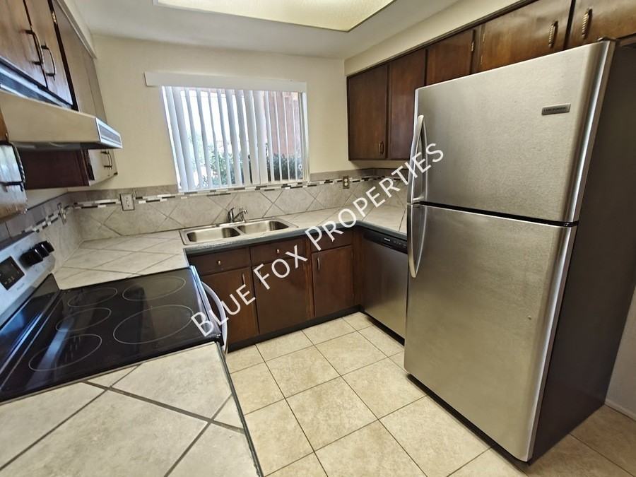 2618 S Camino Seco - Photo 3 of 31
