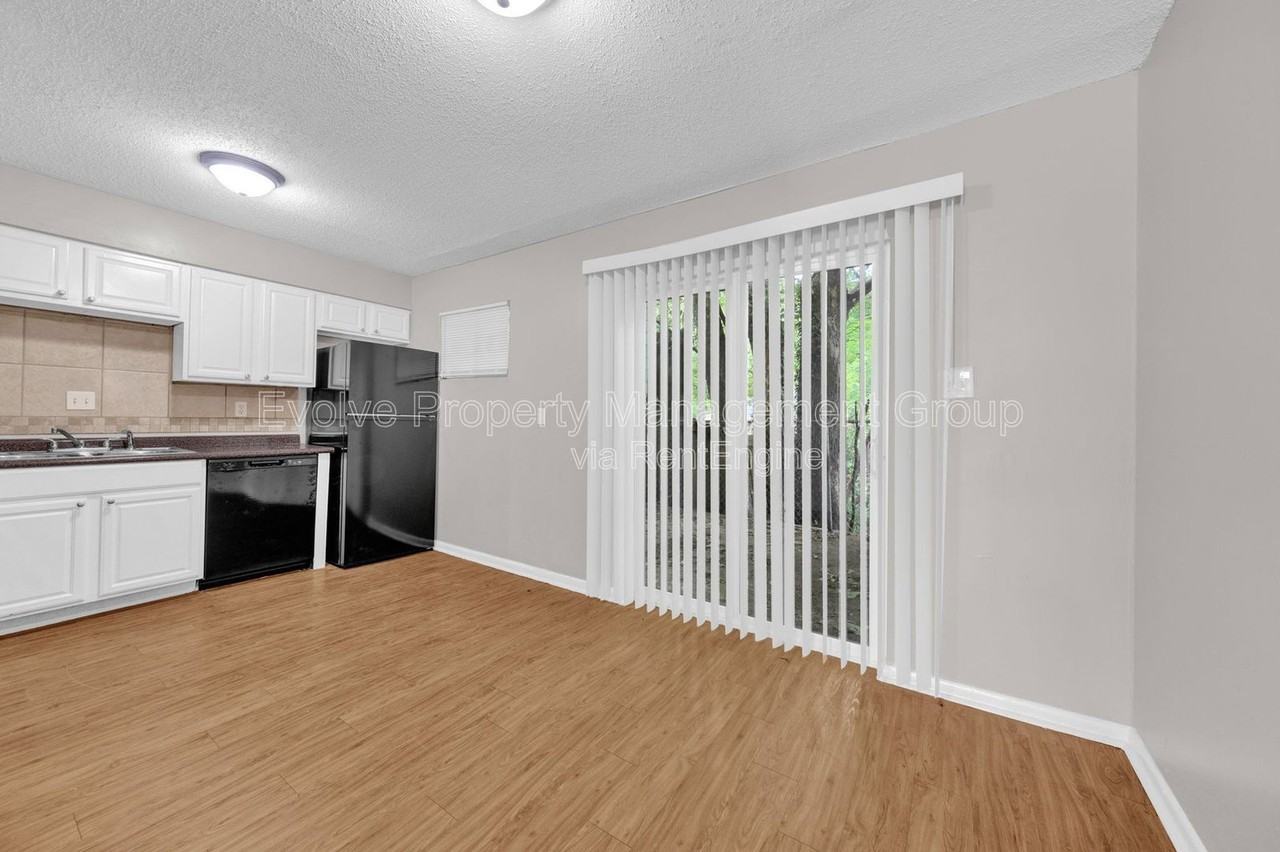 696 Hobbs Dr - Photo 3 of 14