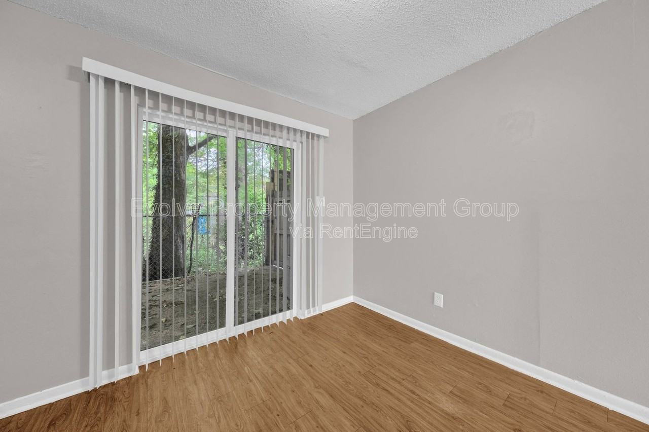 696 Hobbs Dr - Photo 6 of 14