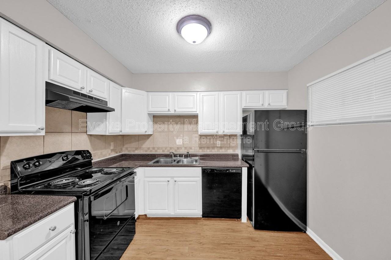 696 Hobbs Dr - Photo 7 of 14