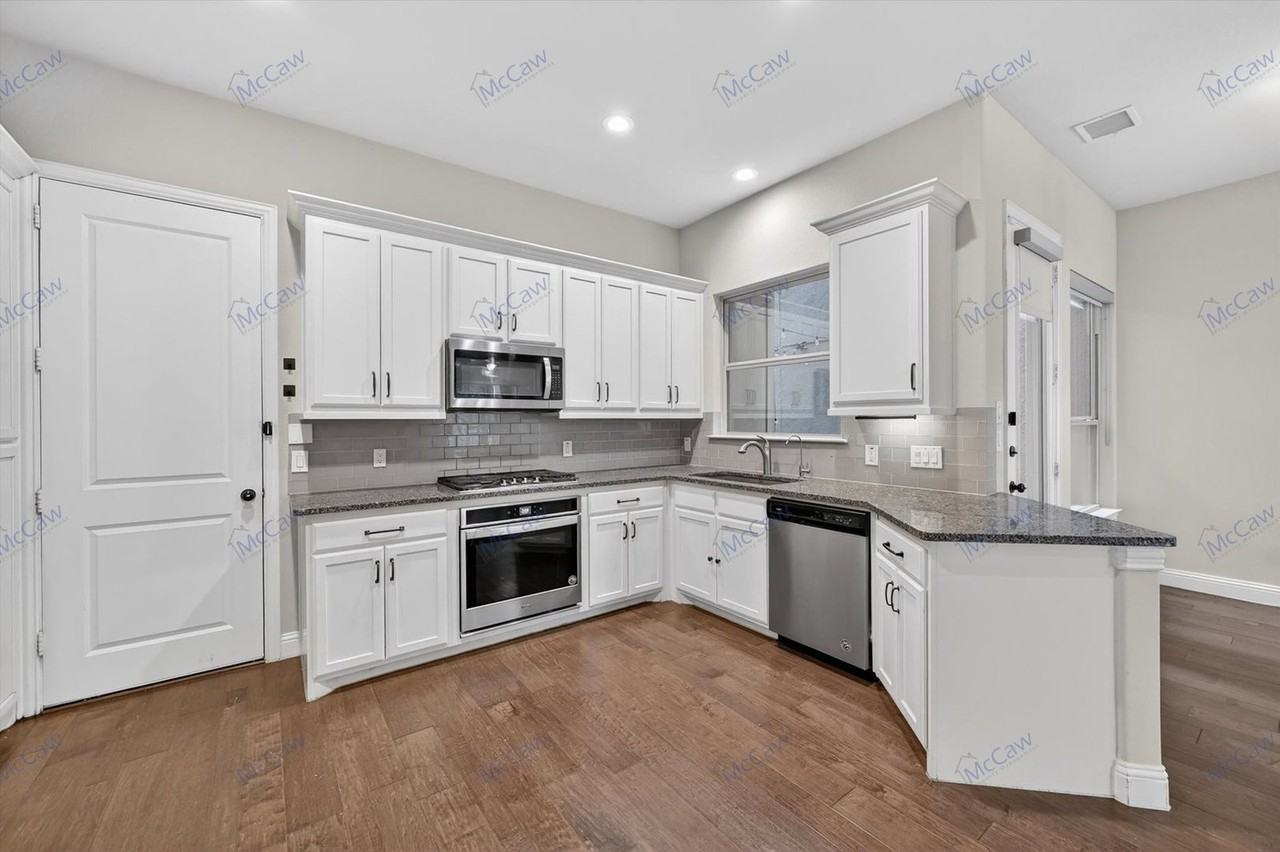 4224 Riverside Dr - Photo 6 of 23