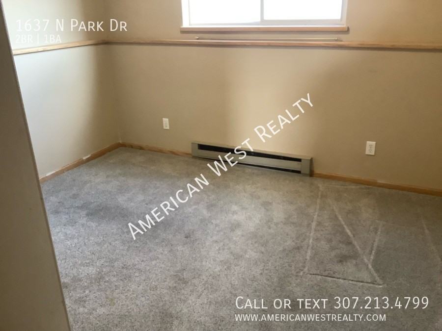 1637 N Park Dr - Photo 3 of 8