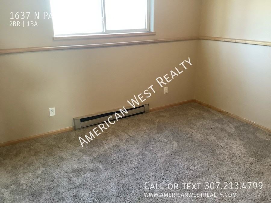 1637 N Park Dr - Photo 4 of 8