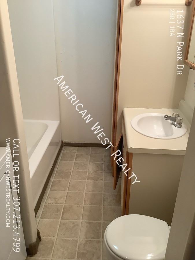 1637 N Park Dr - Photo 5 of 8