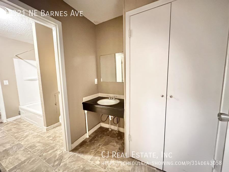 5321 Ne Barnes Ave - Photo 7 of 10