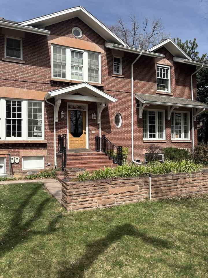 725 N Corona St #6 - Photo 3 of 11
