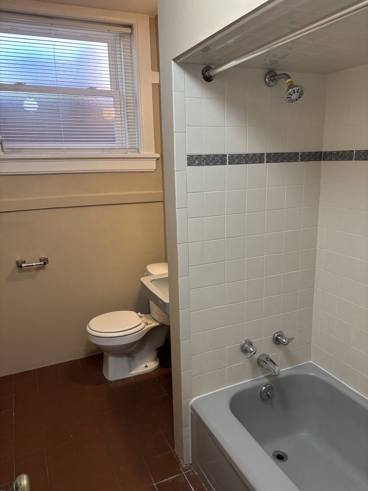 725 N Corona St #6 - Photo 4 of 11