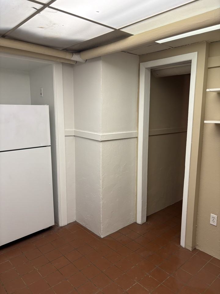 725 N Corona St #6 - Photo 5 of 11