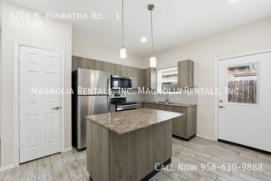 5201 N Hiawatha Dr #1 - Photo 4 of 16
