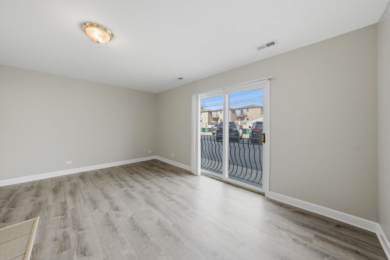 3423 Ridgeland Ave #102 - Photo 2 of 21