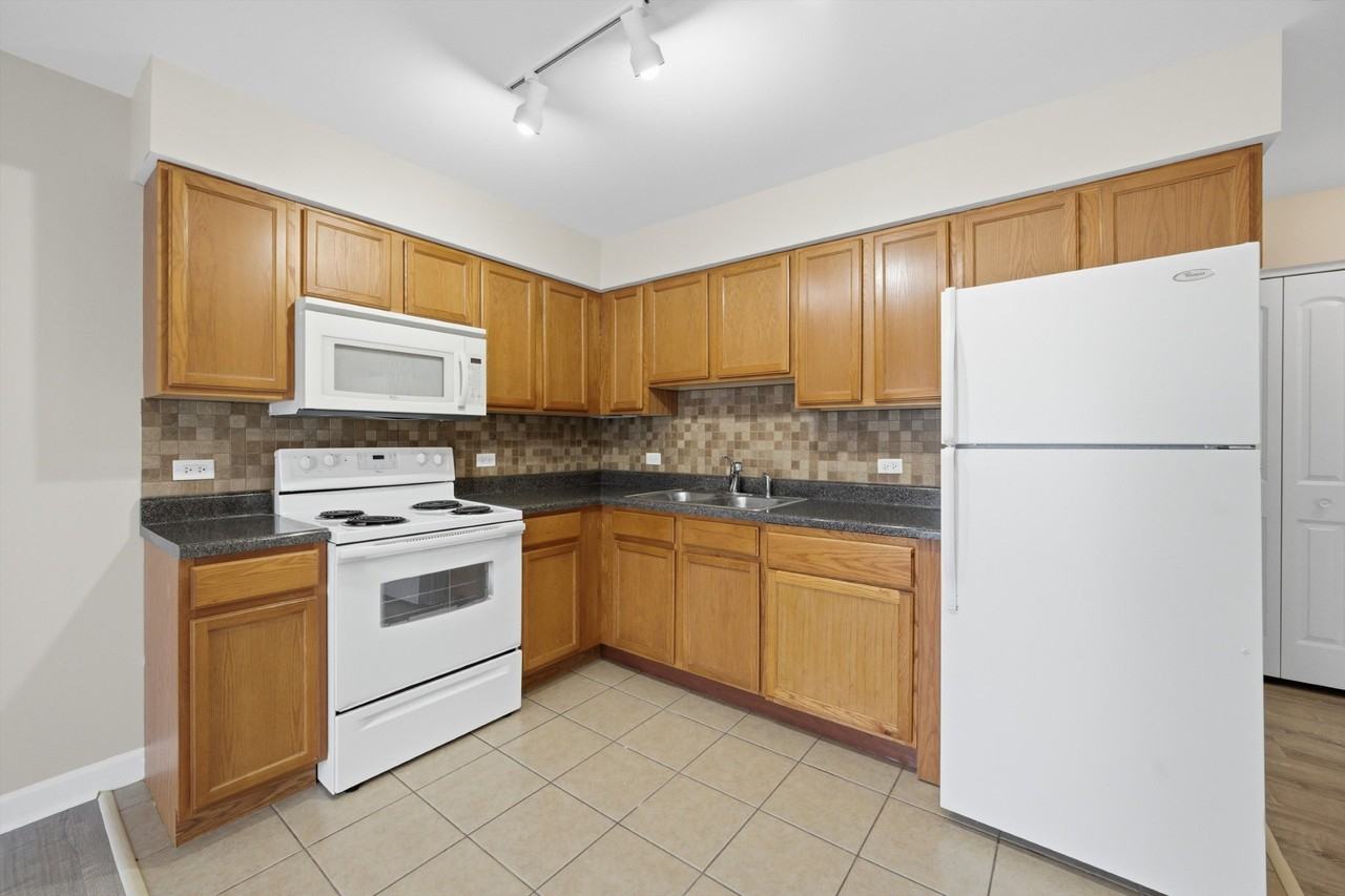 3423 Ridgeland Ave #102 - Photo 6 of 21