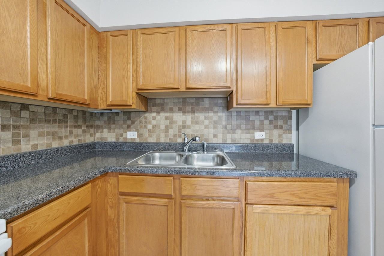 3423 Ridgeland Ave #102 - Photo 7 of 21