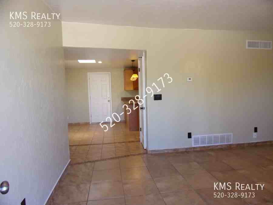 5625 S Irving Dr - Photo 3 of 42