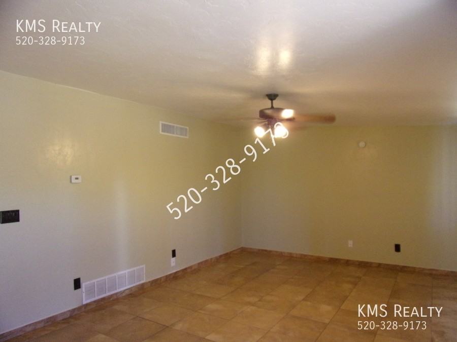 5625 S Irving Dr - Photo 4 of 42
