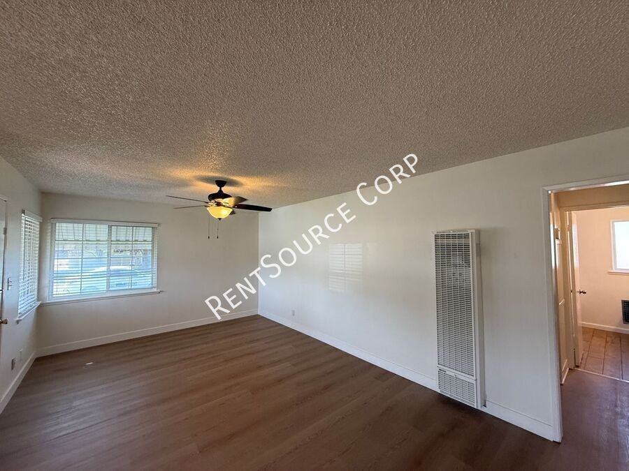 1149 W Avenue H11 - Photo 4 of 25