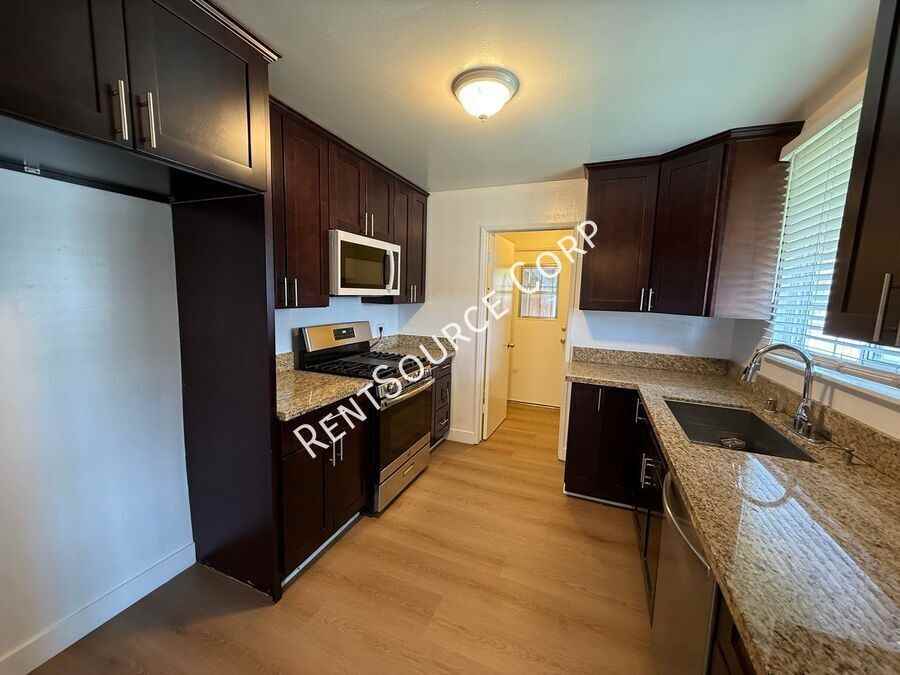 1149 W Avenue H11 - Photo 6 of 25