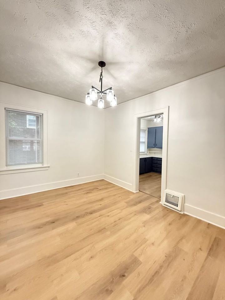 303 N 38th St - Photo 2 of 8