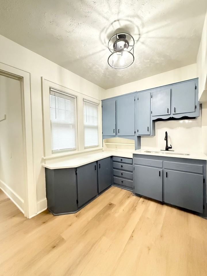 303 N 38th St - Photo 3 of 8