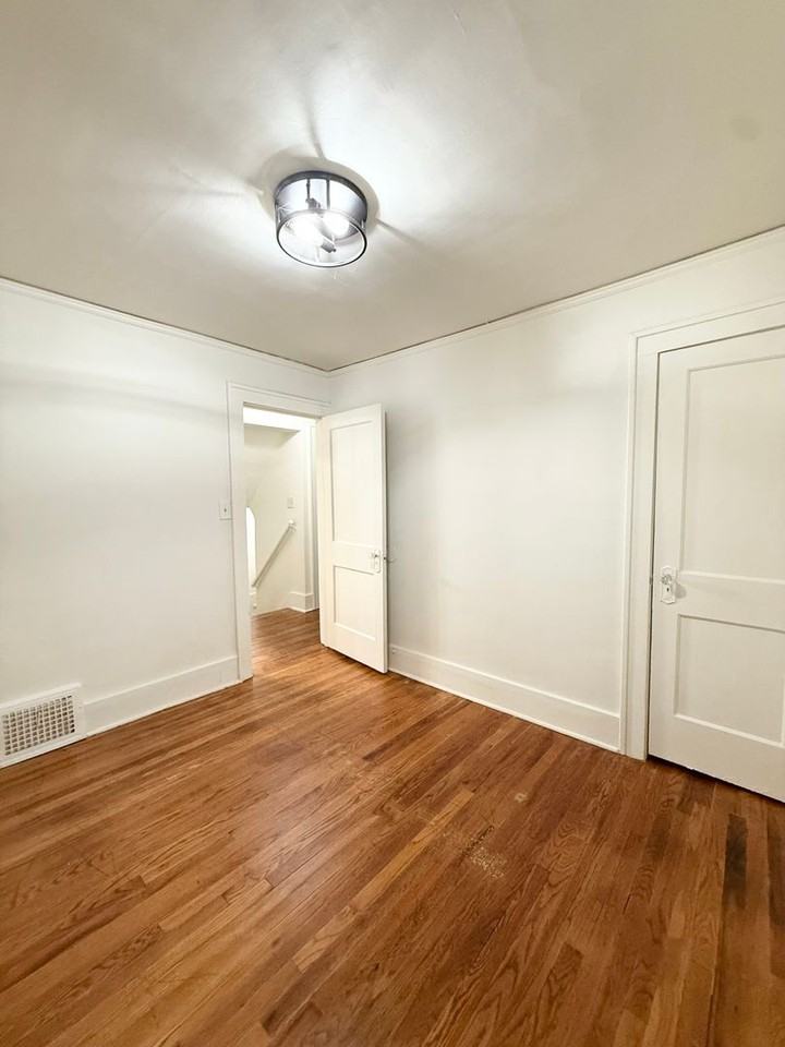 303 N 38th St - Photo 5 of 8