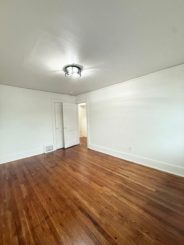 303 N 38th St - Photo 6 of 8