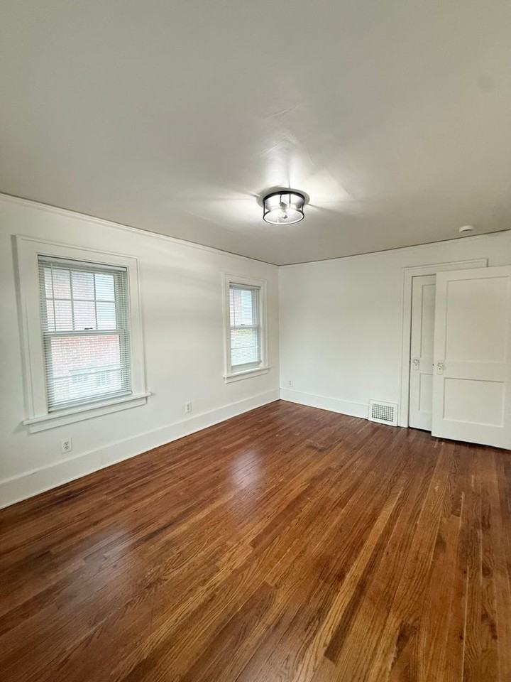 303 N 38th St - Photo 7 of 8