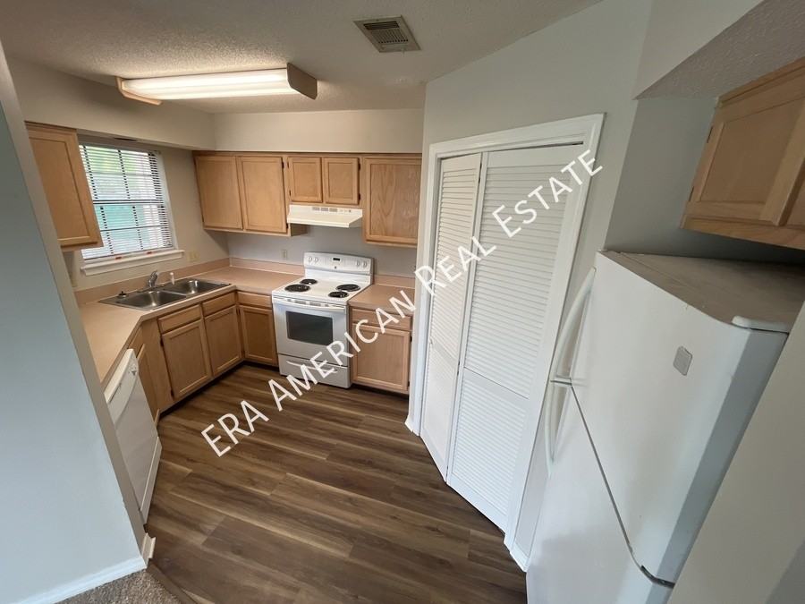 1100 Crosswinds Lndg #1 - Photo 4 of 14