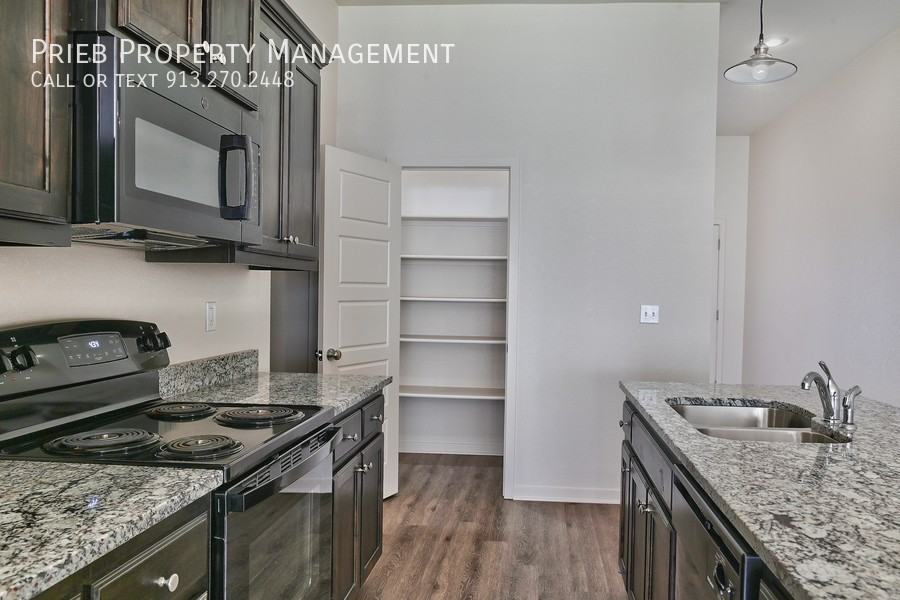 8957 Findley St #4 - Photo 5 of 34