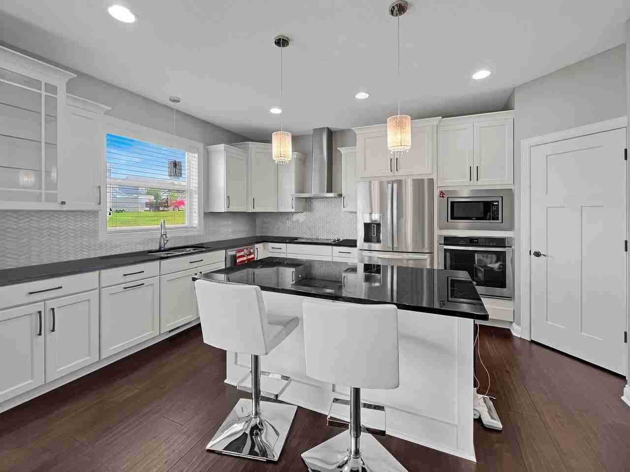 9073 Degler Ln - Photo 2 of 22