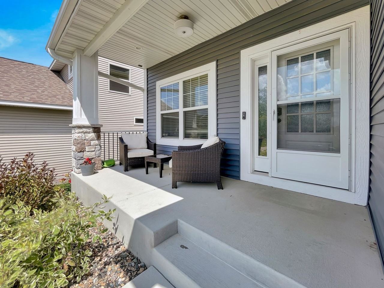 9073 Degler Ln - Photo 3 of 22