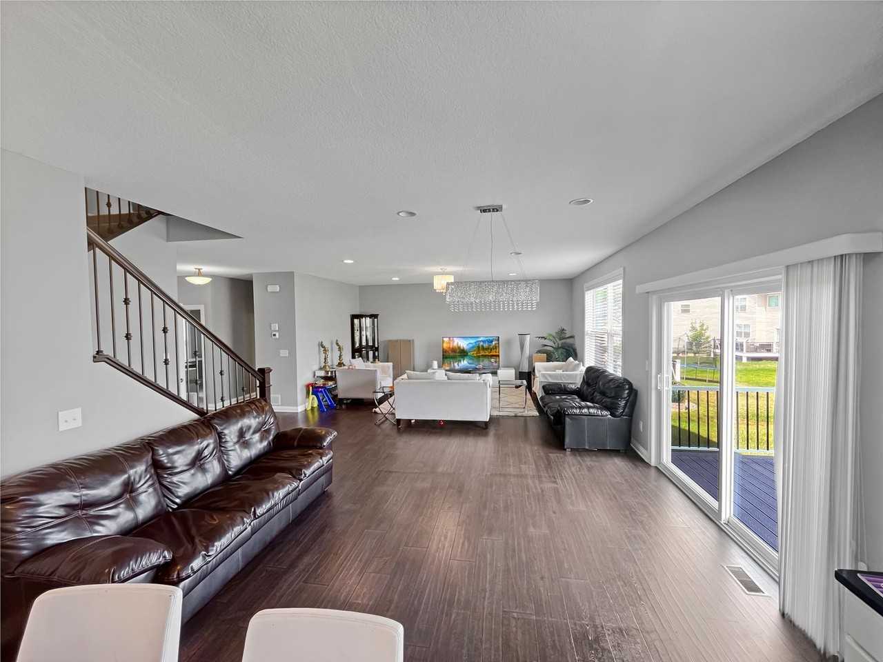 9073 Degler Ln - Photo 4 of 22