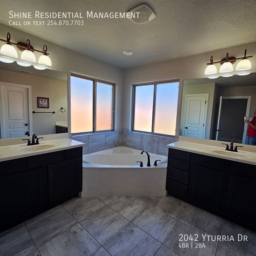 2042 Yturria Dr - Photo 7 of 18