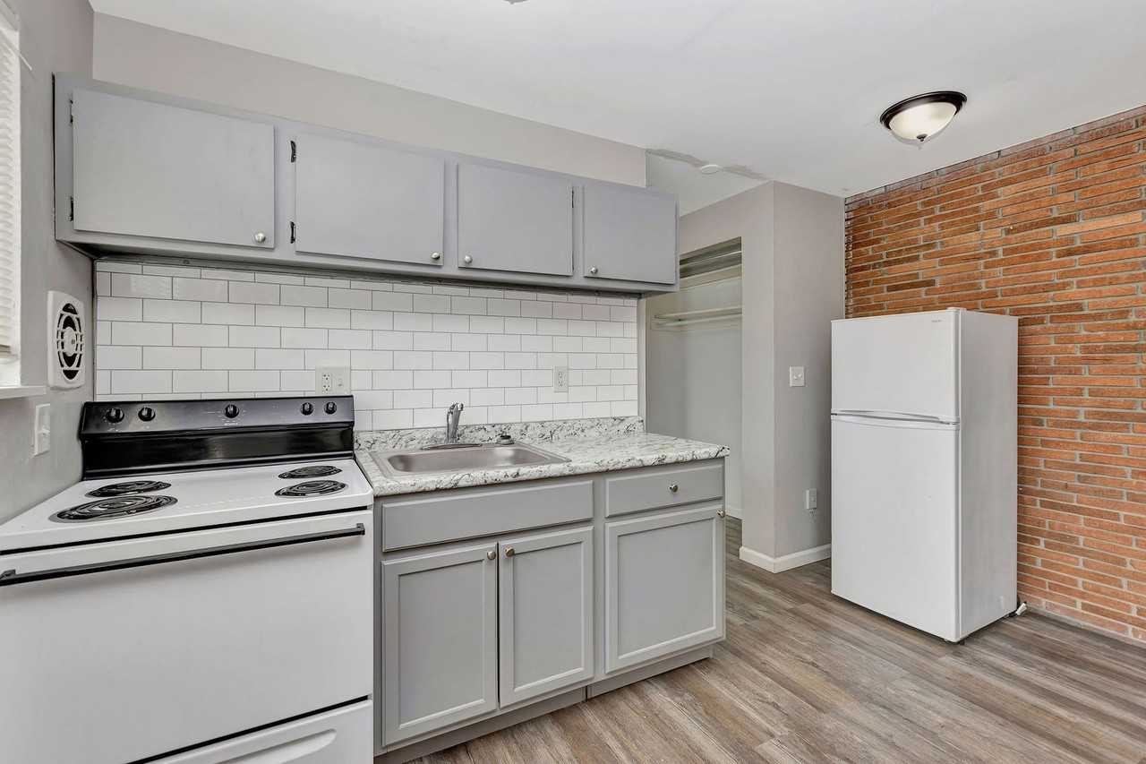 Dana Heights Apartments - Photo 4 of 16
