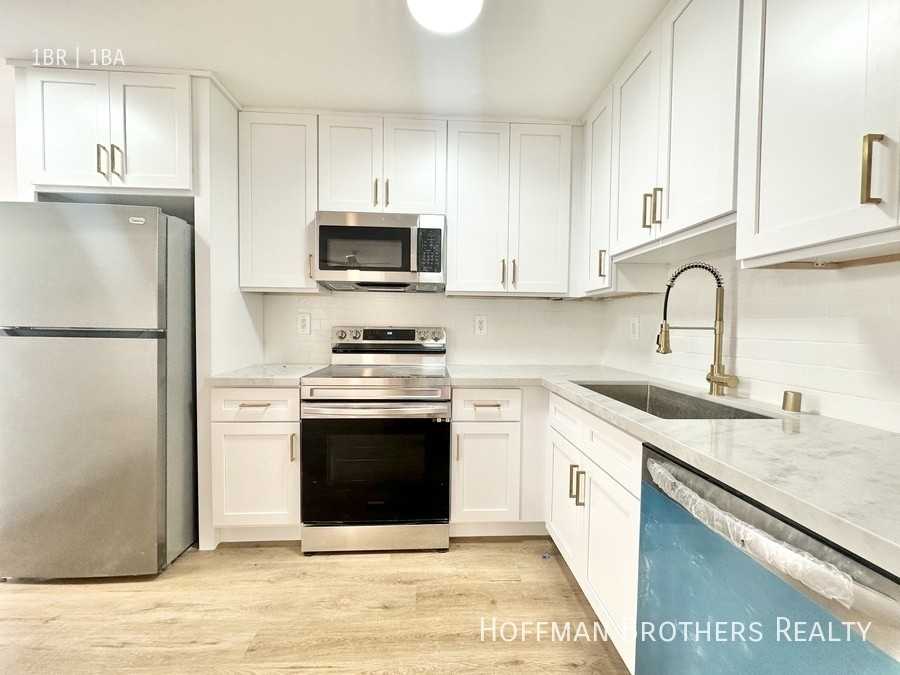 5111 Harold Way #302 - Photo 2 of 8