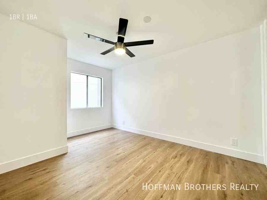 5111 Harold Way #302 - Photo 5 of 8