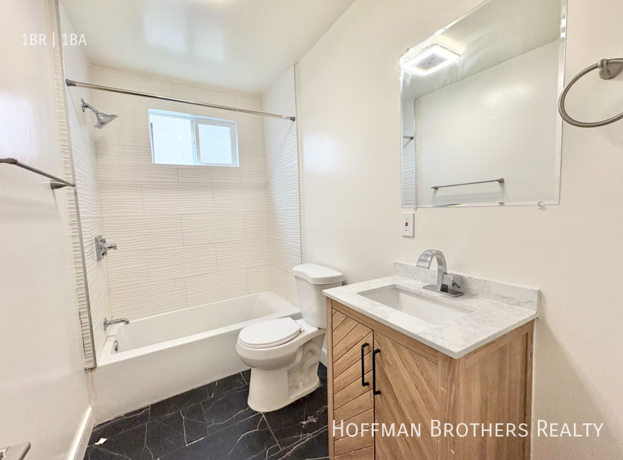 1045 N Ardmore Ave #13 - Photo 3 of 3