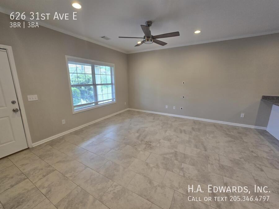 626 31st Ave E - Photo 3 of 16