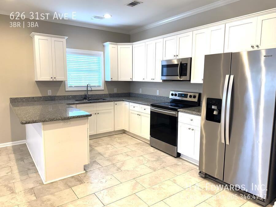 626 31st Ave E - Photo 5 of 16