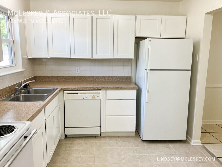 905 Westminster Ln - Photo 2 of 28
