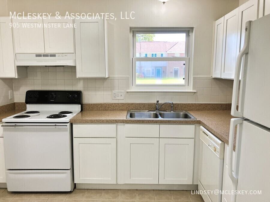 905 Westminster Ln - Photo 4 of 28