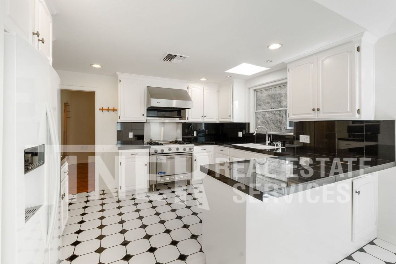 2735 Marty Way - Photo 3 of 31