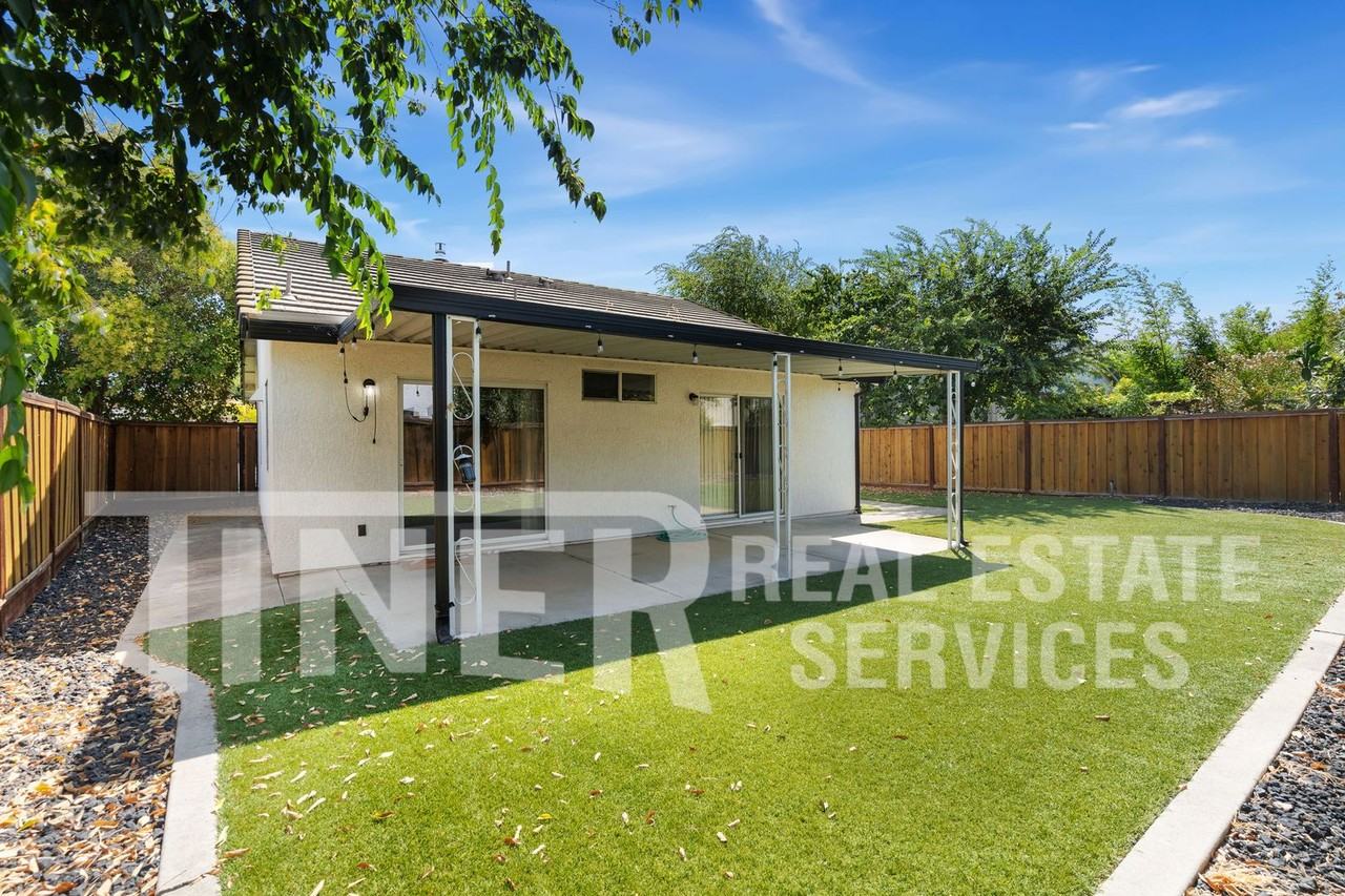 8956 Mandalay Way - Photo 4 of 22