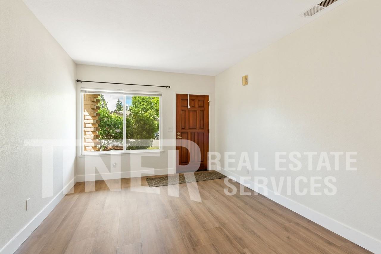 9140 Nasreen Dr - Photo 4 of 21
