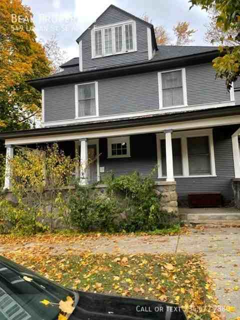 549 Logan St Se #E - Photo 2 of 14