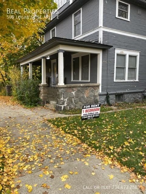 549 Logan St Se #E - Photo 3 of 14